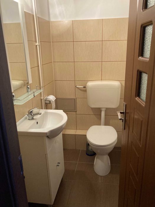 Inchiriere apartament cu trei camere decomandat cu 2 bai