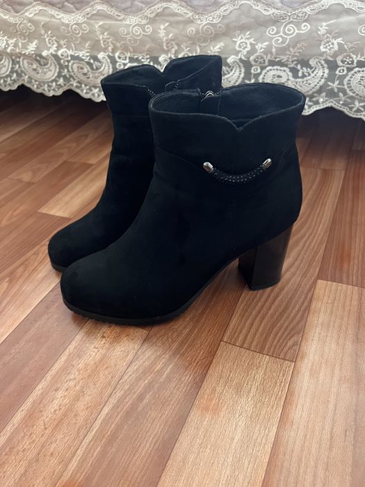 Продается женский обувь