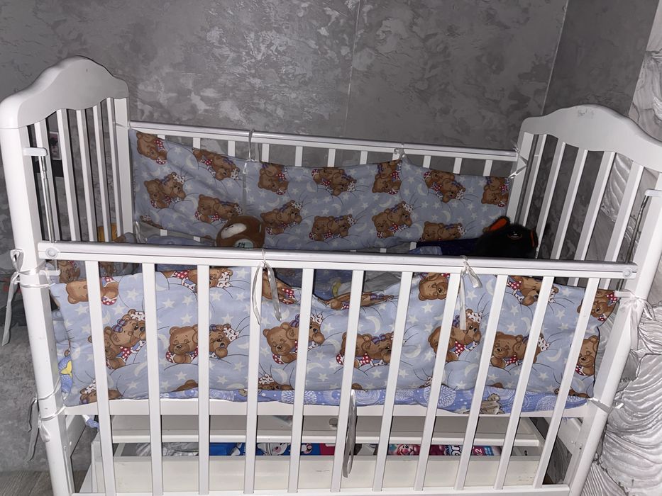 Детская кроватка.