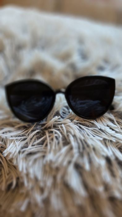 Продавам слънчеви очила