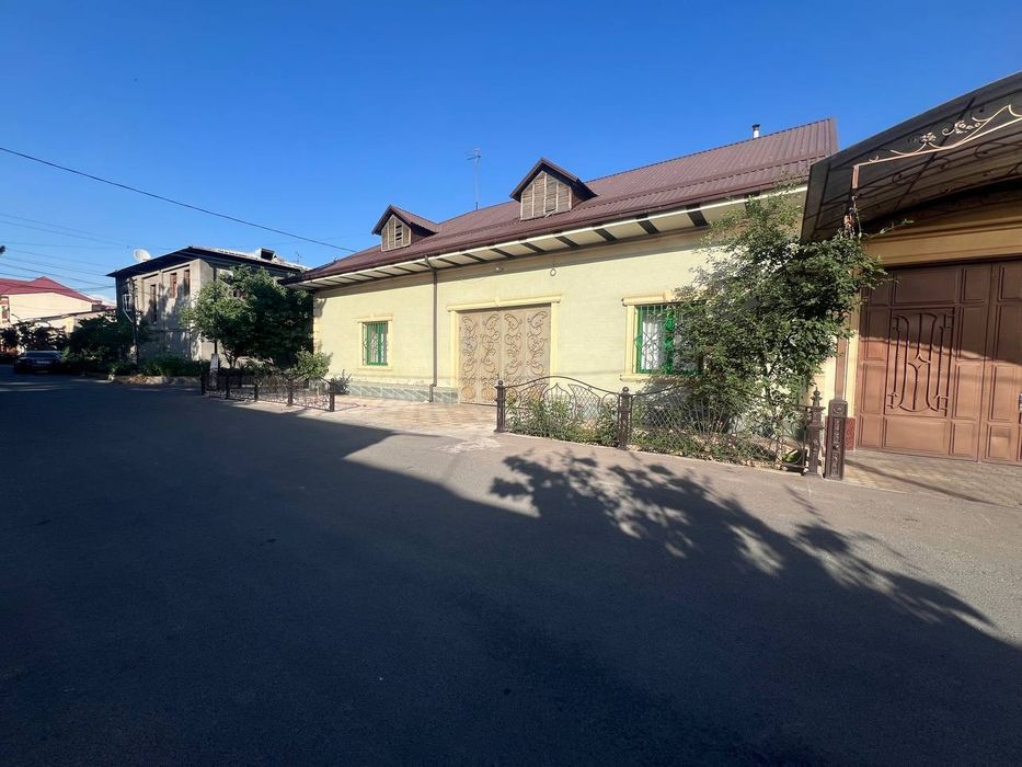 Яккасарой саламатина 4 сотих углавой участка сотилади.