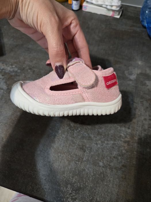 Пантофи за момиче