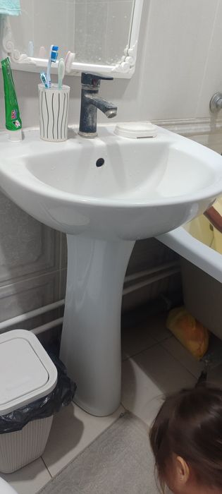 Продам столешницу,унитаз, раковину