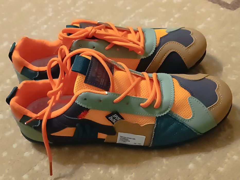 Продам мужские новые кроссовки