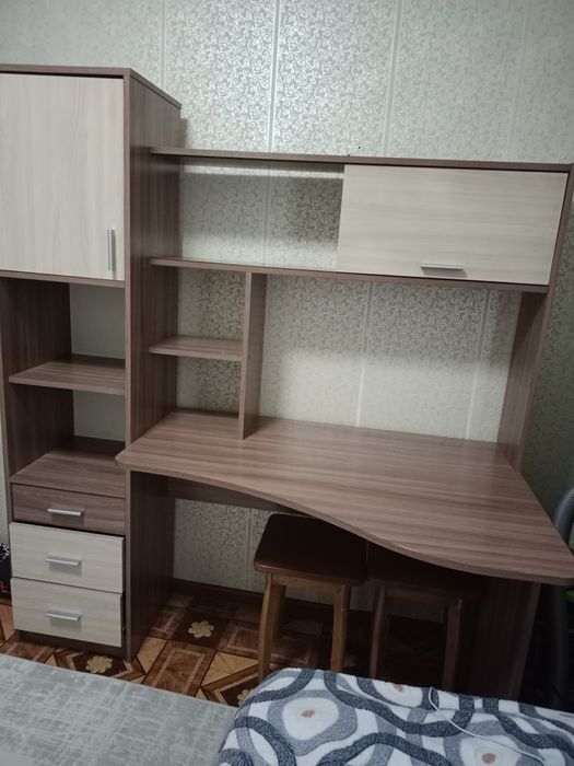 Продам компьютерный стол