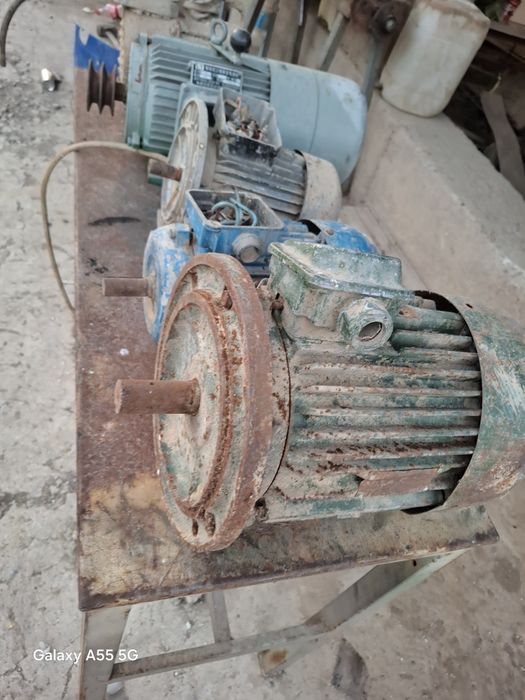 Продам 4 шт электродвигатель.