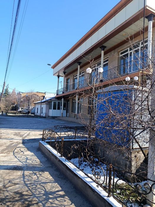 Noturar joy binosi sotiladi