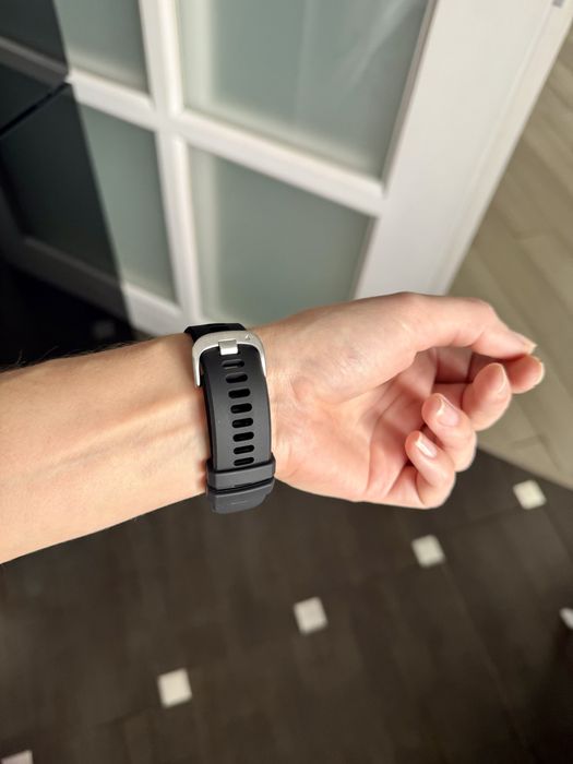 Продам часы Garmin vivoactive3
