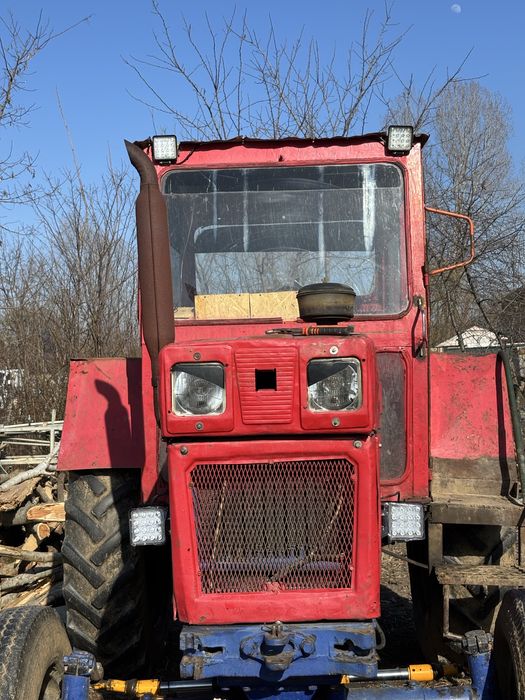 Tractor U650 plus utilaje schimb cu platforma auto