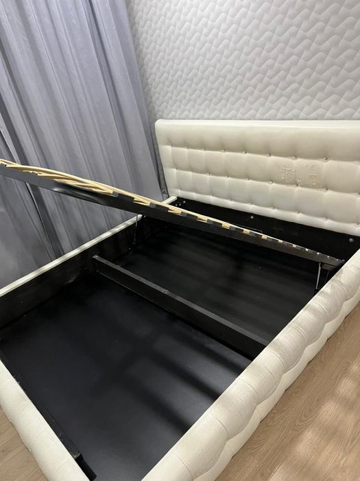 Продам двуспальную кровать