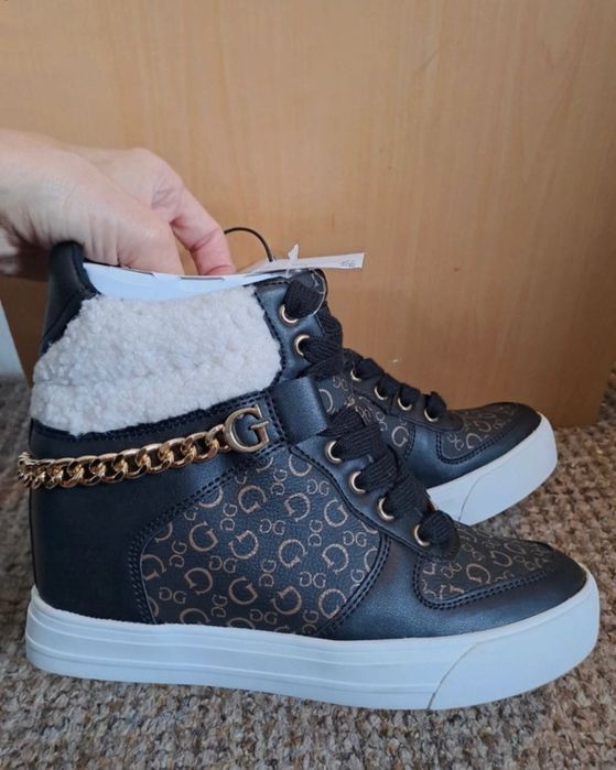 Боти на Guess нови