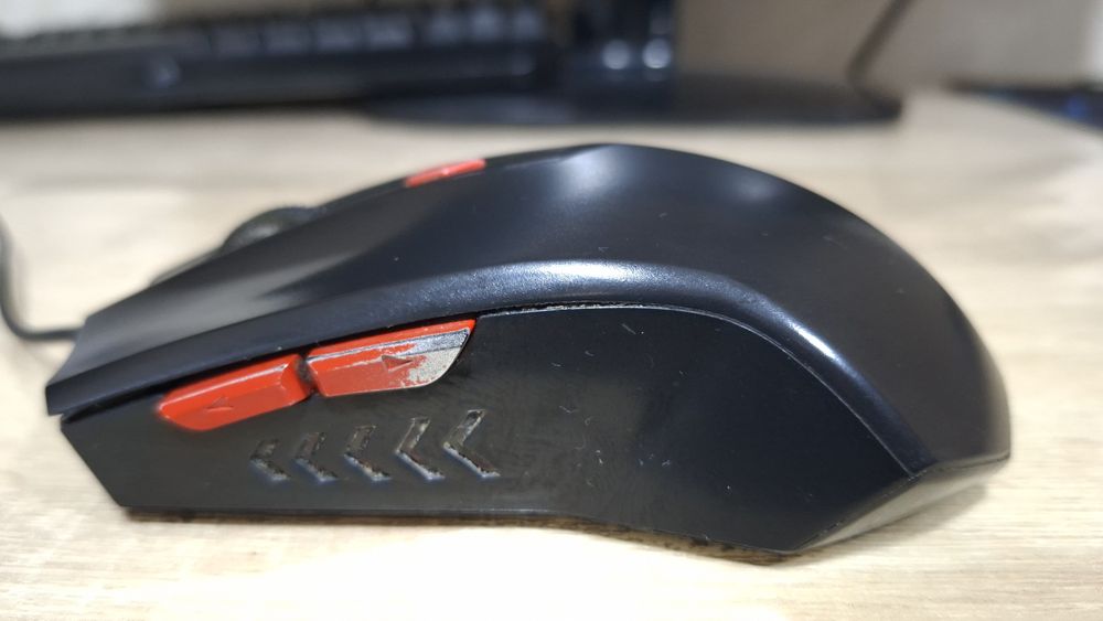 Продам мышь игровую