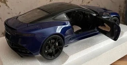 Aston Martin DBS Superleggera AUTOart M1:18 Сапфирено синьо.