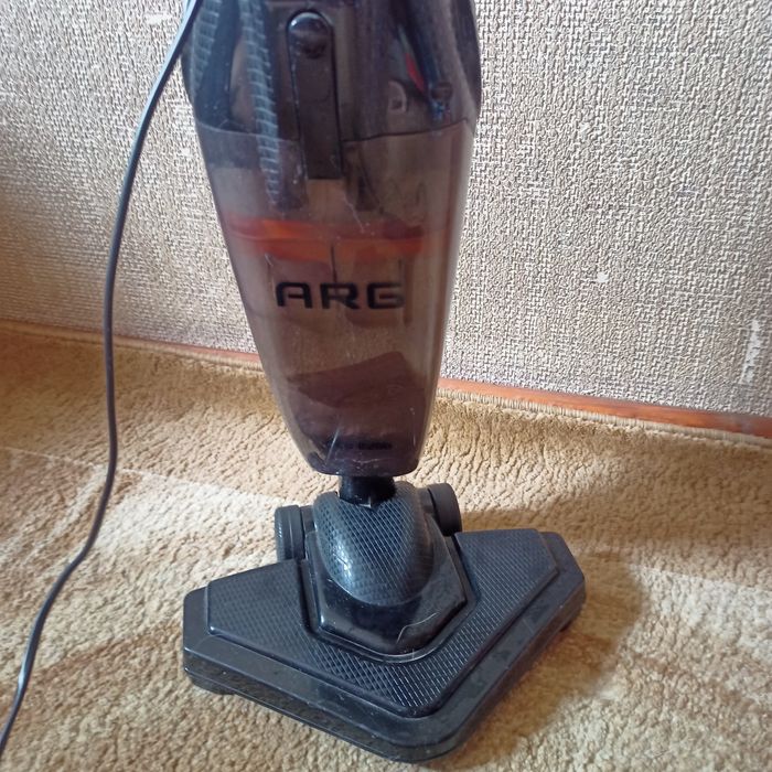 Продам вертикальный пылесос