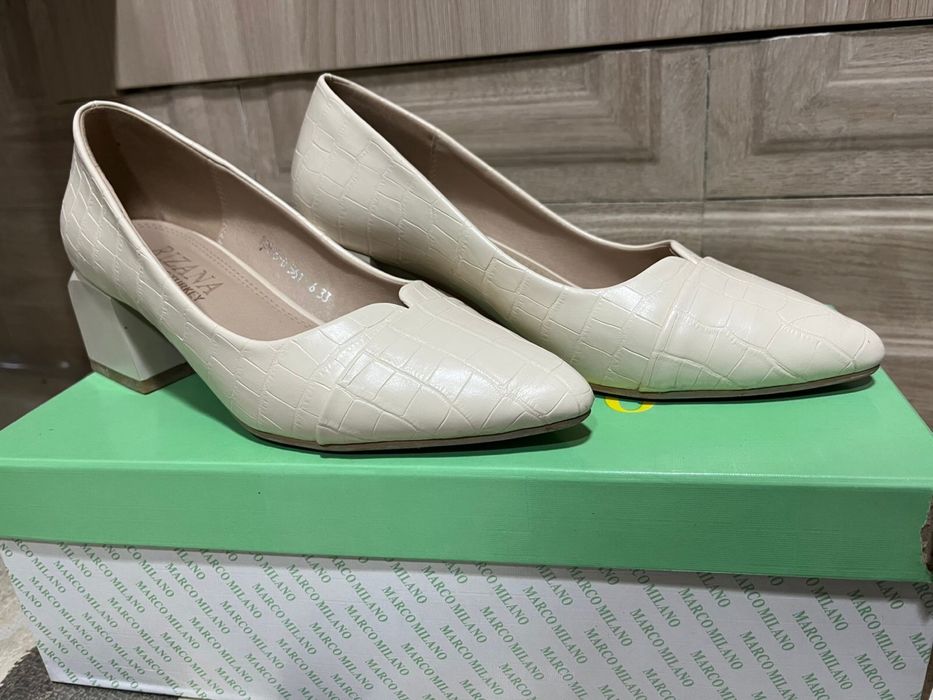 Аяк киім сатылады