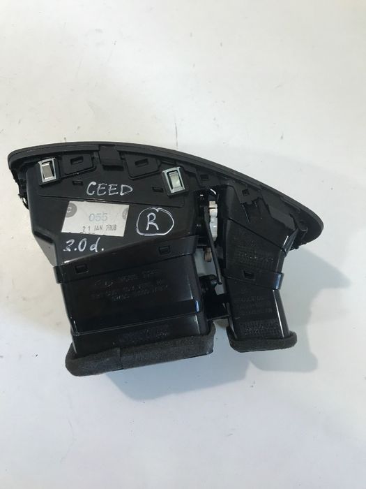 Десен въздуховод на арматурно табло за KIA Ceed (2009) 97490-1H000