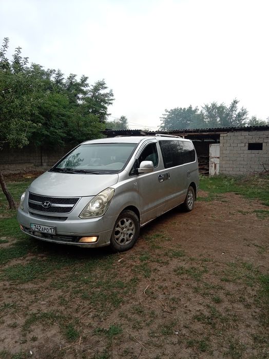 Hyundai Starex 2008 года.