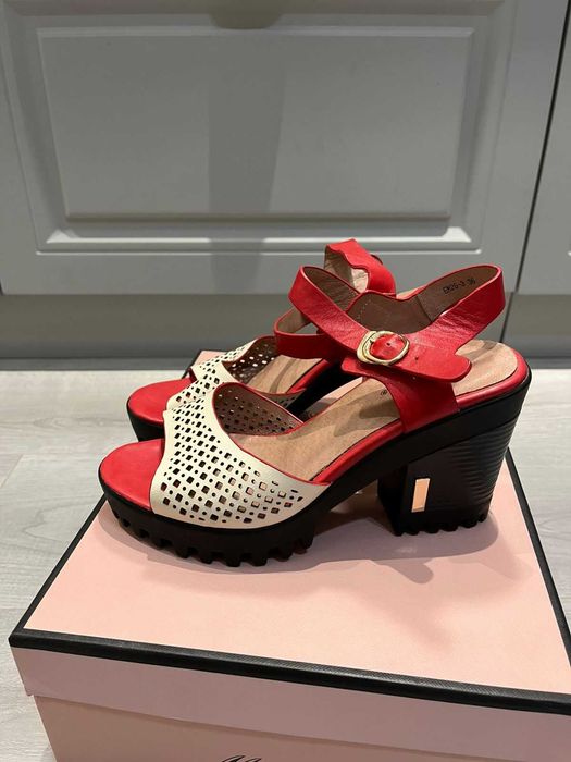 Продам босоножки