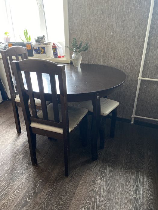 Продам стол и стулья