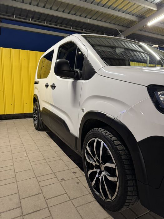 Peugeot Rifter първи собственик !