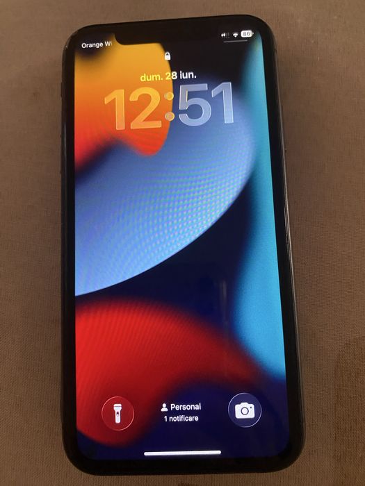 Vand iPhone 11 negru 128gb