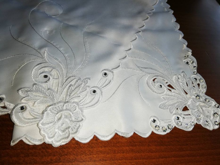 Сатенен тишлайфер с мънисти