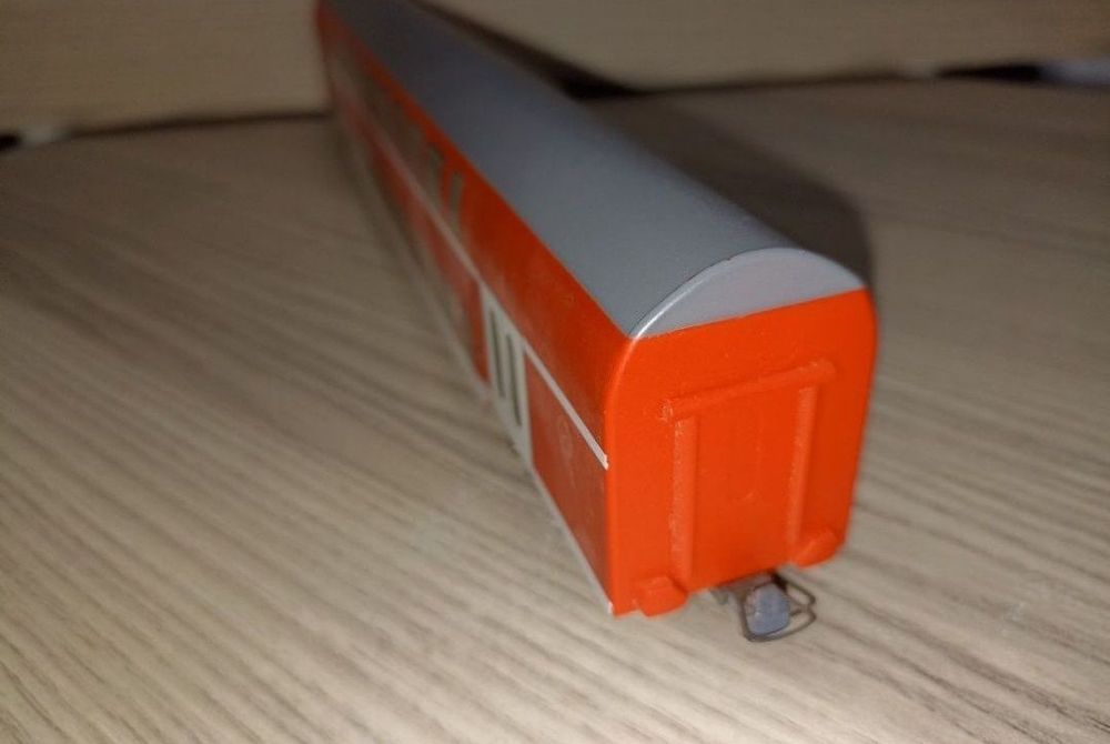 Roco vagon de călători etajat scara H0 
Utilizat pentru șters linia