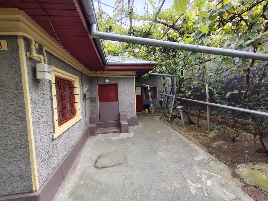 Casa bătrânească de vânzare