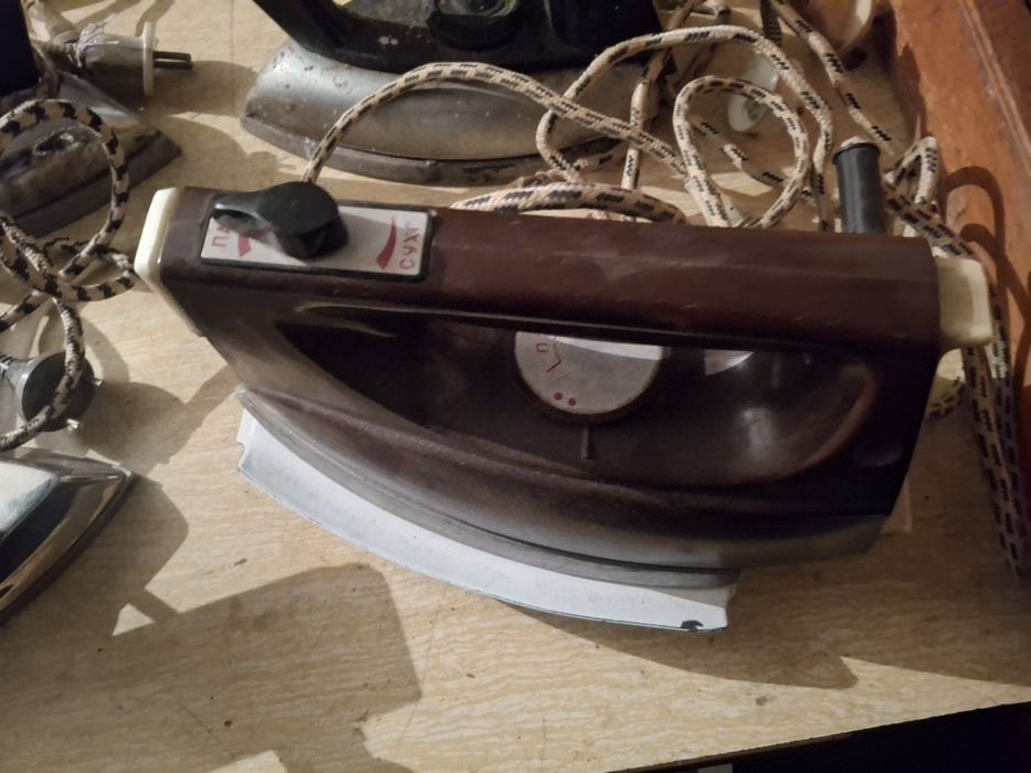 Продам утюги   .