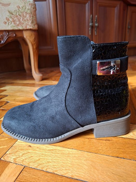 НОВИ  елегантни  черни  боти