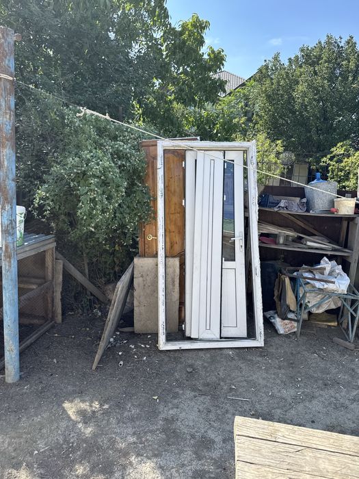 Двериииии бу пластик и деревянный