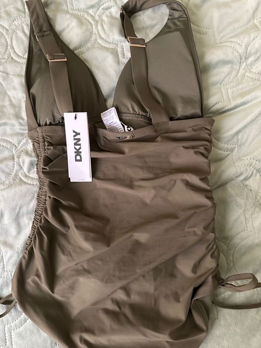 Цял бански на DKNY