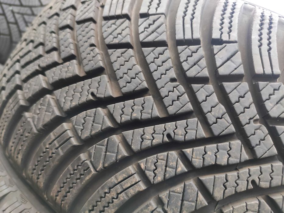 2бр Зимни гуми 205 50 17 - Hankook - DOT 2024