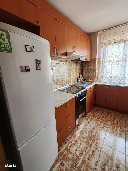Apartament 3 camere, etaj 3 din 4