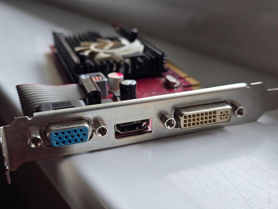 Повредена Видеокарта AMD Radeon HD 4550 512MB – За Части/Ремонт