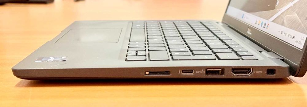 Core i5-1245U / 16GB RAM / 256 SSD / Dell Latitude 7330 / 13.3 FHD IPS/ Win 10 / 11 pro