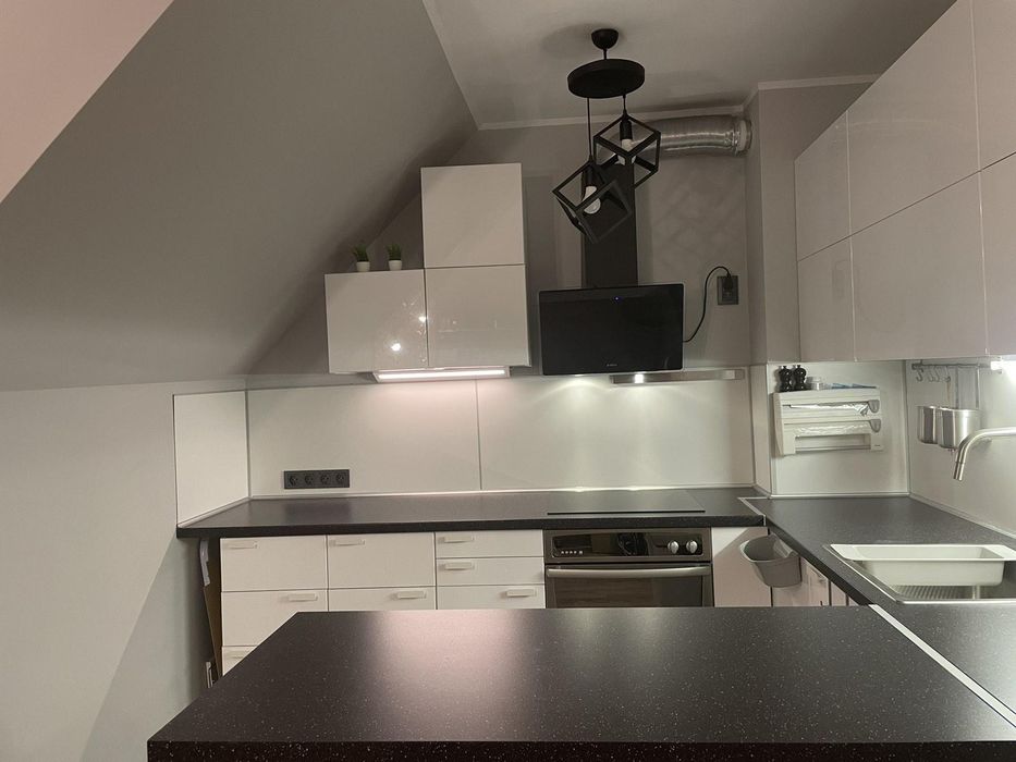 Дава се под наем Тристаен апартамент в Пловдив, Център - 90 кв.м за 663 € - Снимка #2