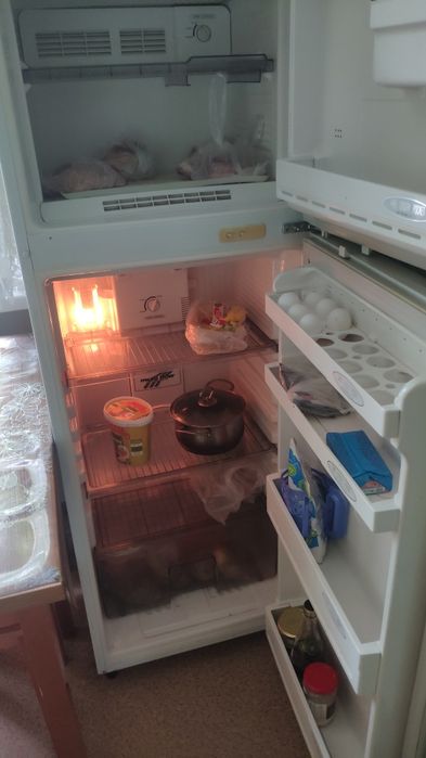 Очень срочно холодильник SAMSUNG NO FROST