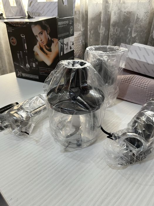 Блендер Redmond новый