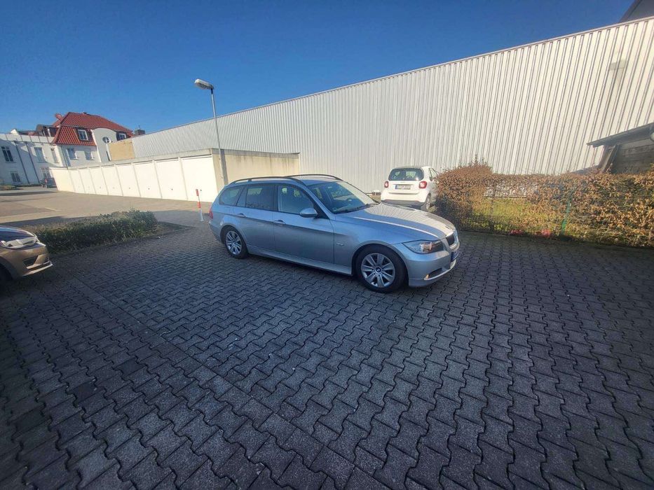 Vând mașină BMW.