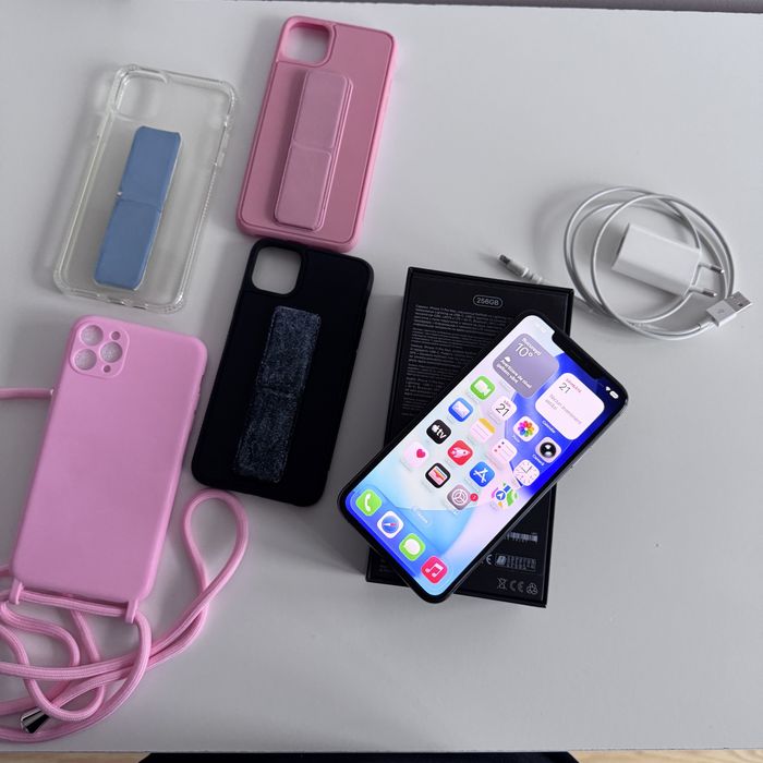 iPhone 11 Pro Max 256 GB Space Grey + incarcator + huse + baterie nou