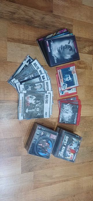 Коллекция дисков DVD и CD