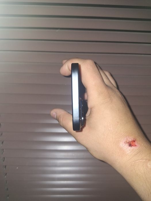 Айфон 15 продаётся есть айклауд