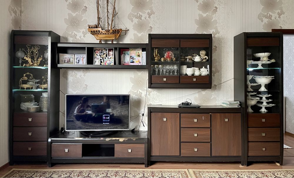 Продам стенку в холл или в гостинной