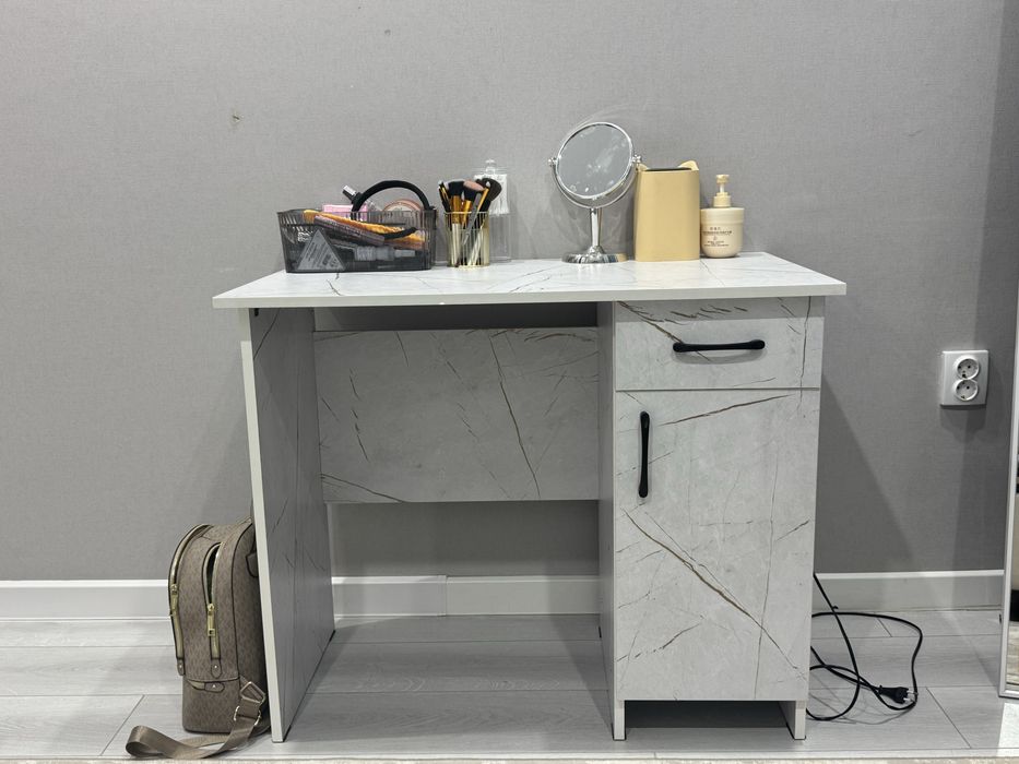 Стол писменный новый