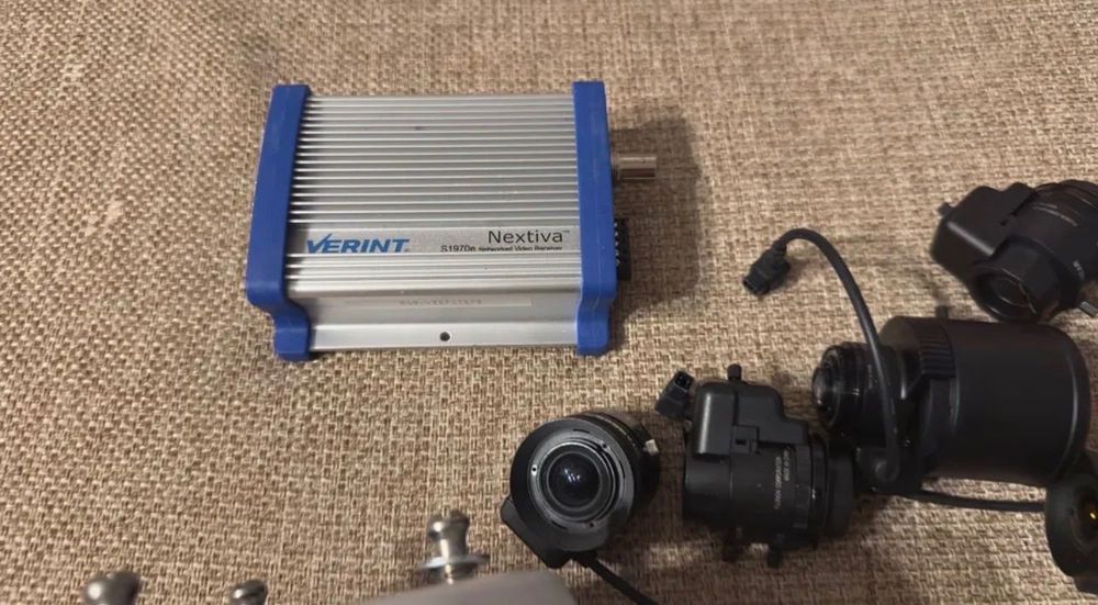 camera supraveghere Axis,Pelco,Moxa cu 12 obiective 2 avigilon