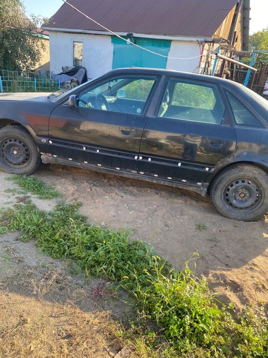 Продам машину Audi 100