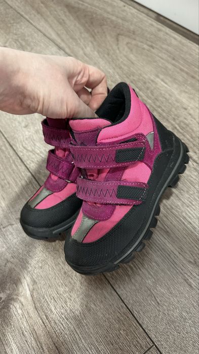 Продам ботинки осенние на девочку 27 размер