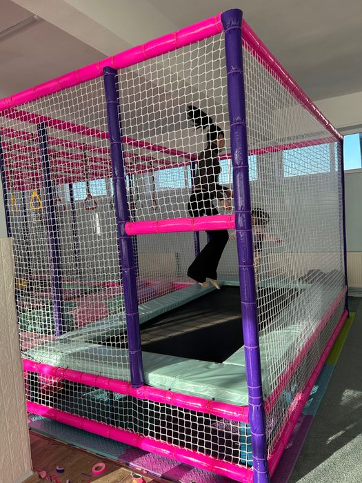Loc de Joacă modular interior cu obstacole și trambulină-stare f bună
