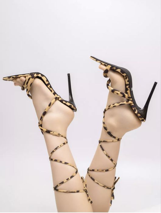 Продам босоножки новые